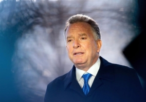 سیاستمدار، دلال یا شیاد؟