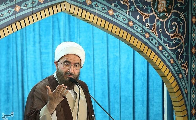 مسئولان باید به حل مشکلات مردم توجه بیشتری داشته باشند.
