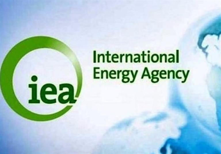 آژانس بین‌المللی انرژی، پیش‌بینی مازاد تولید نفت در سال 2026 را تعدیل کرد.