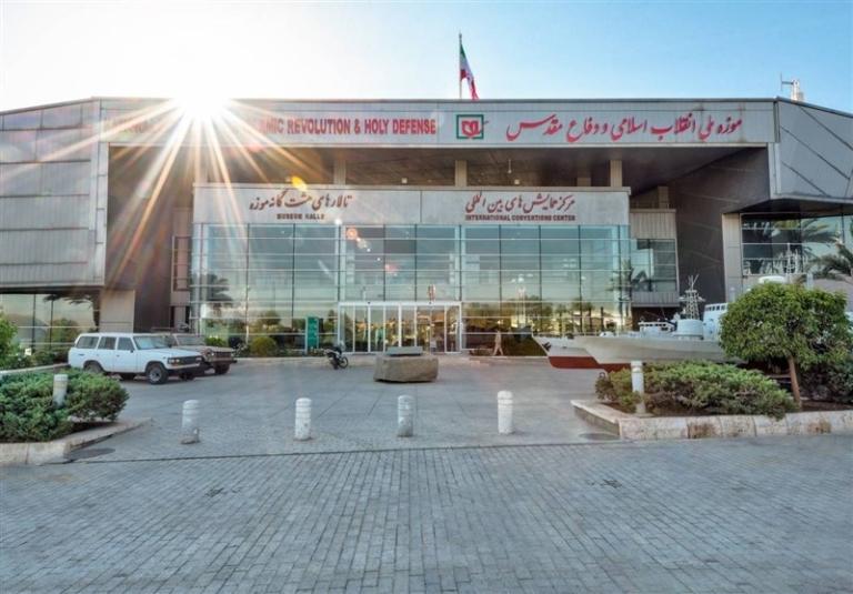 بازدید رایگان دانشجویان از موزه دفاع مقدس به مناسبت روز دانشجو