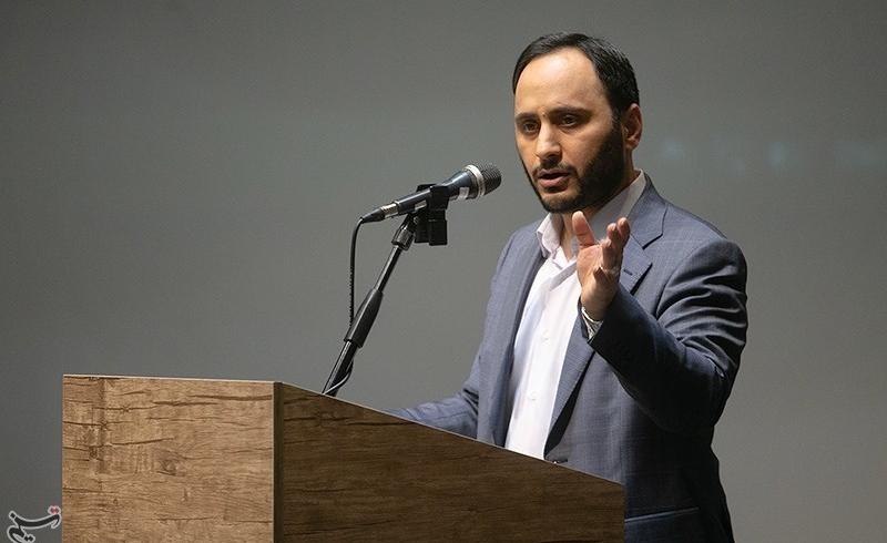 نقش دانشگاه در توسعه نظریه، گفتمان و تربیت نیروی انسانی حائز اهمیت است.