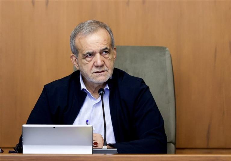 پزشکیان از سقاب اصفهانی عیادت کرد.