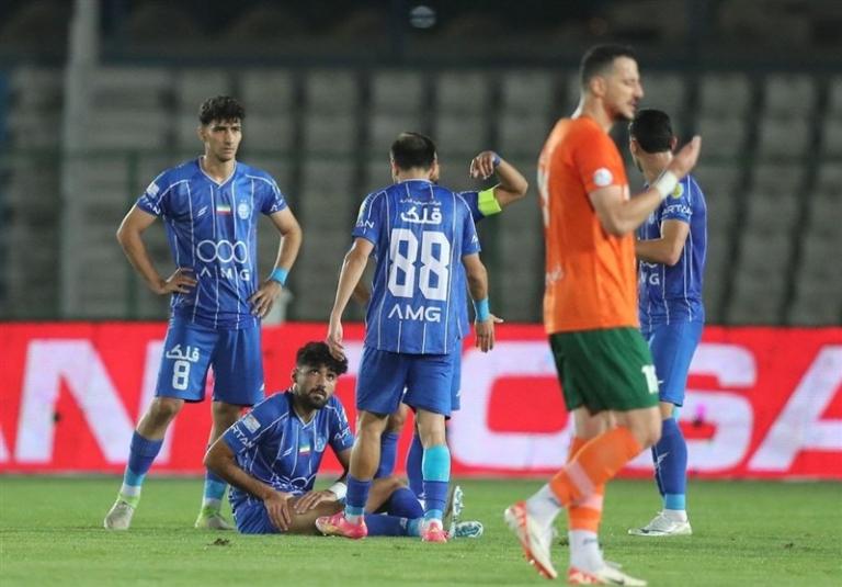 سرنوشت مدافع استقلال فردا روشن می‌شود؛ دو بازیکن در انتظار نظر کادر فنی!