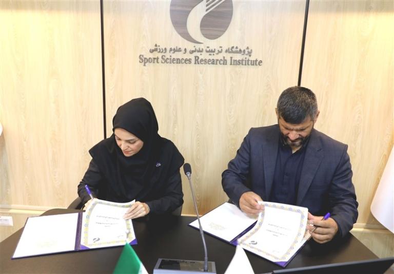 تفاهم‌نامه همکاری پژوهشگاه تربیت بدنی و فدراسیون ترای‌اتلون به امضا رسید.