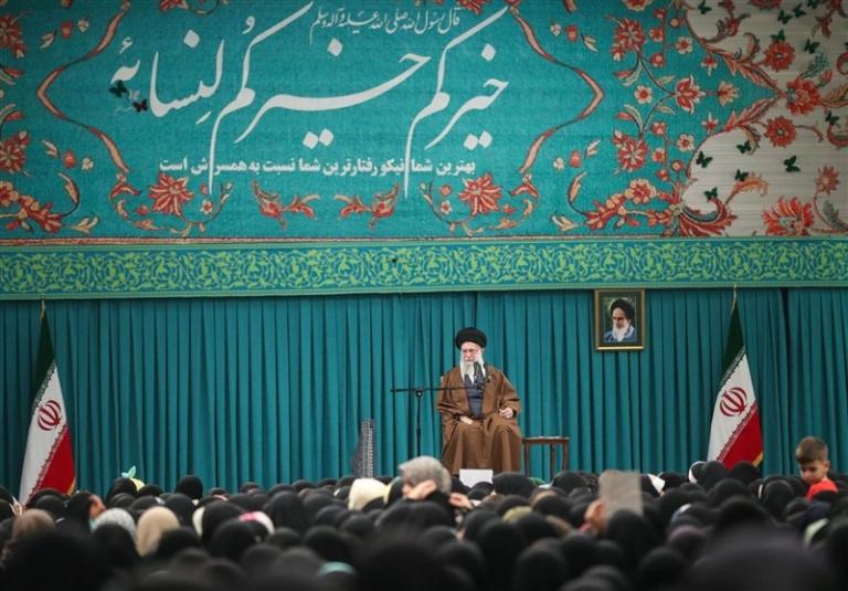 «عدالت در روابط اجتماعی و خانوادگی، یکی از حقوق اساسی زنان به شمار می‌رود.»