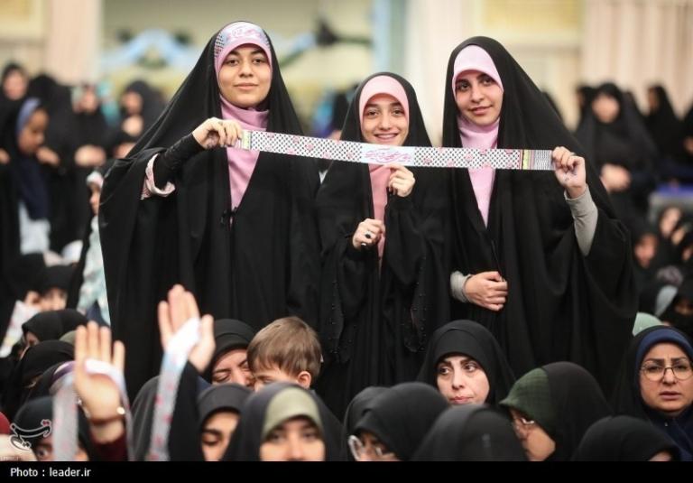 تحلیل حجاب در جمهوری اسلامی: از ریحانه انقلاب تا آیات صیانت