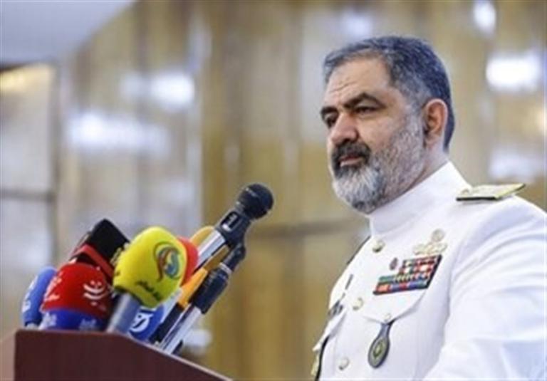 دریادار ایرانی از رمز موفقیت ایران در مواجهه با تهدیدات جهانی می‌گوید.