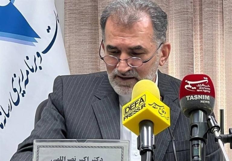 متهم کردن خبرنگاران به ویژه‌خواری نادرست است