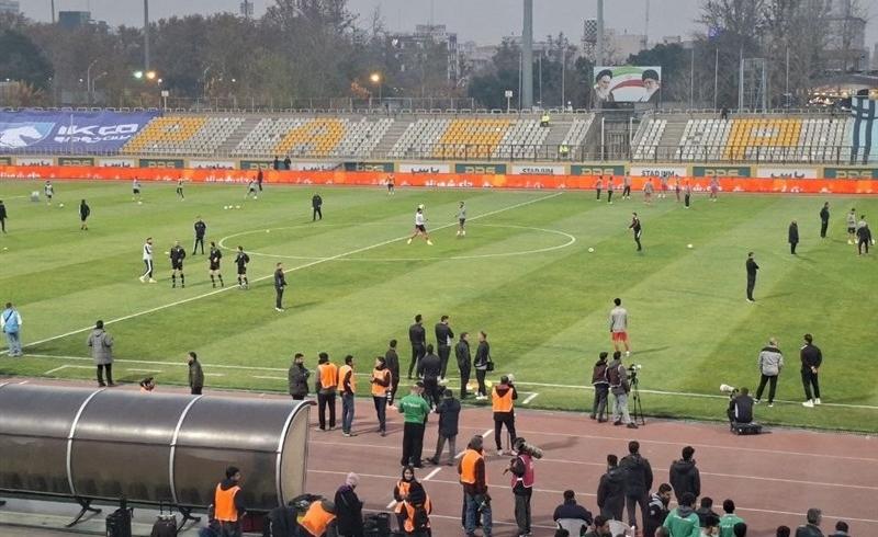 تماشاگران در بازی پیکان، بدون اجازه حضور یافتند!