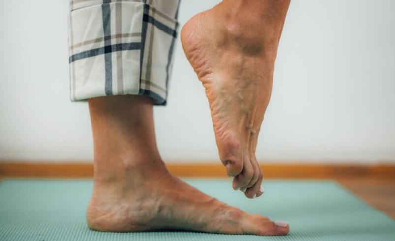 ایستادن روی یک پا: کشف فواید شگفت‌انگیز آن برای سلامتی