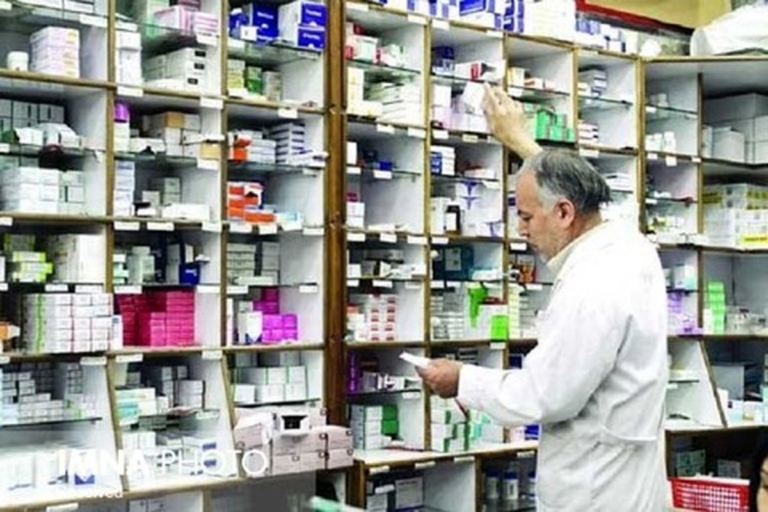 اختصاص ۷.۸ همت ارز برای تسویه مطالبات بیمه‌ها و داروخانه‌ها
